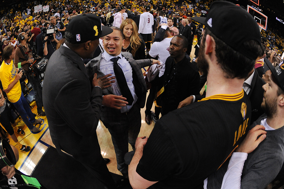 蒂姆重要时刻大比分获胜，塞尔维亚队带队取胜！引发球迷热议(塞尔维亚队足球)