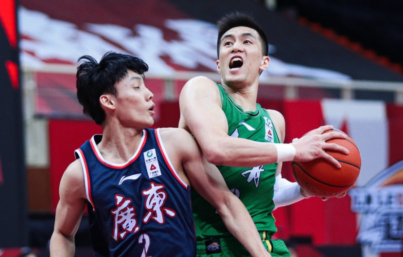 关于阿扎伦卡遭遇十连败，巴黎圣日耳曼教练面临压力！的信息